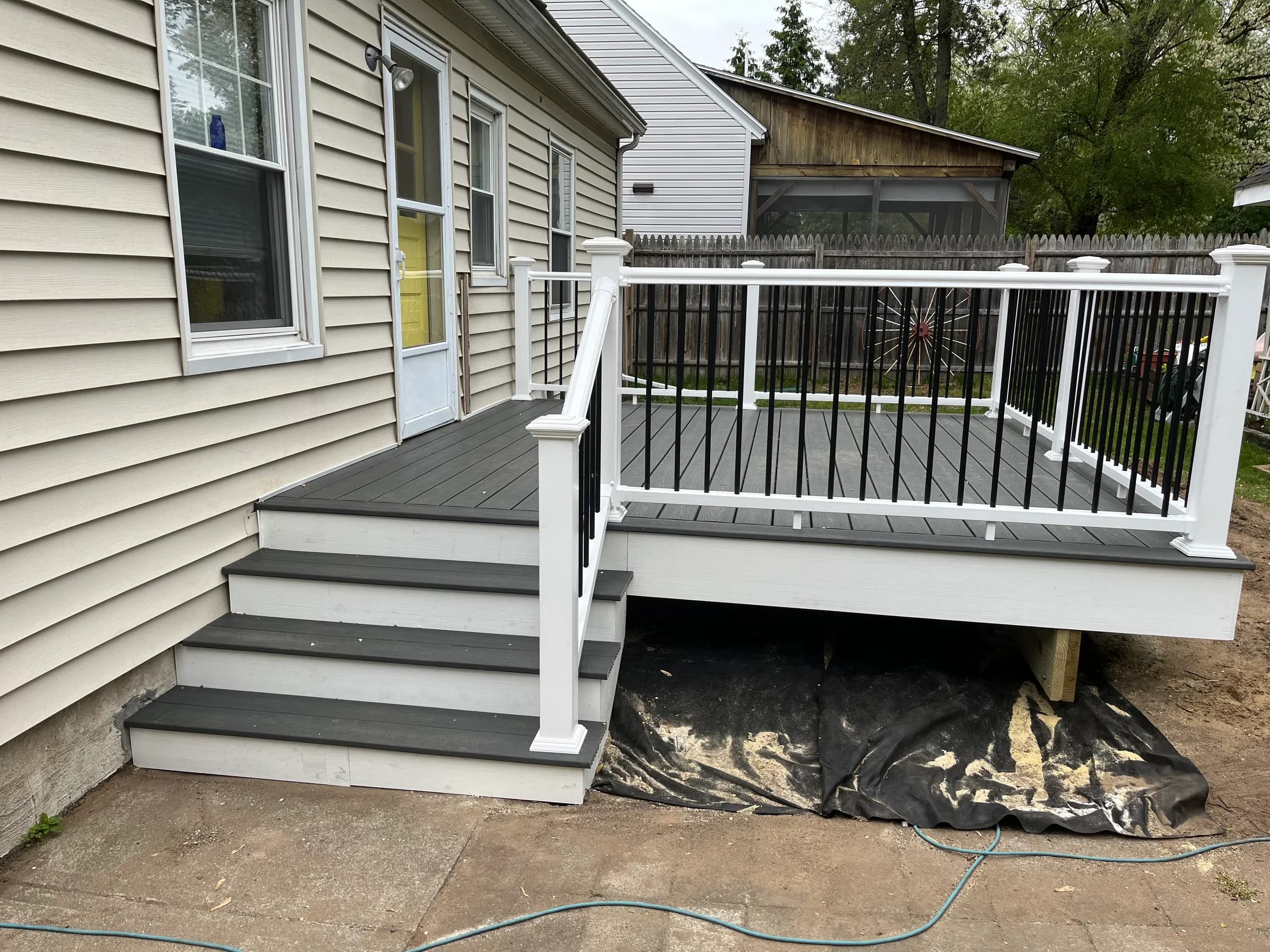 Small gray composite deck with steps