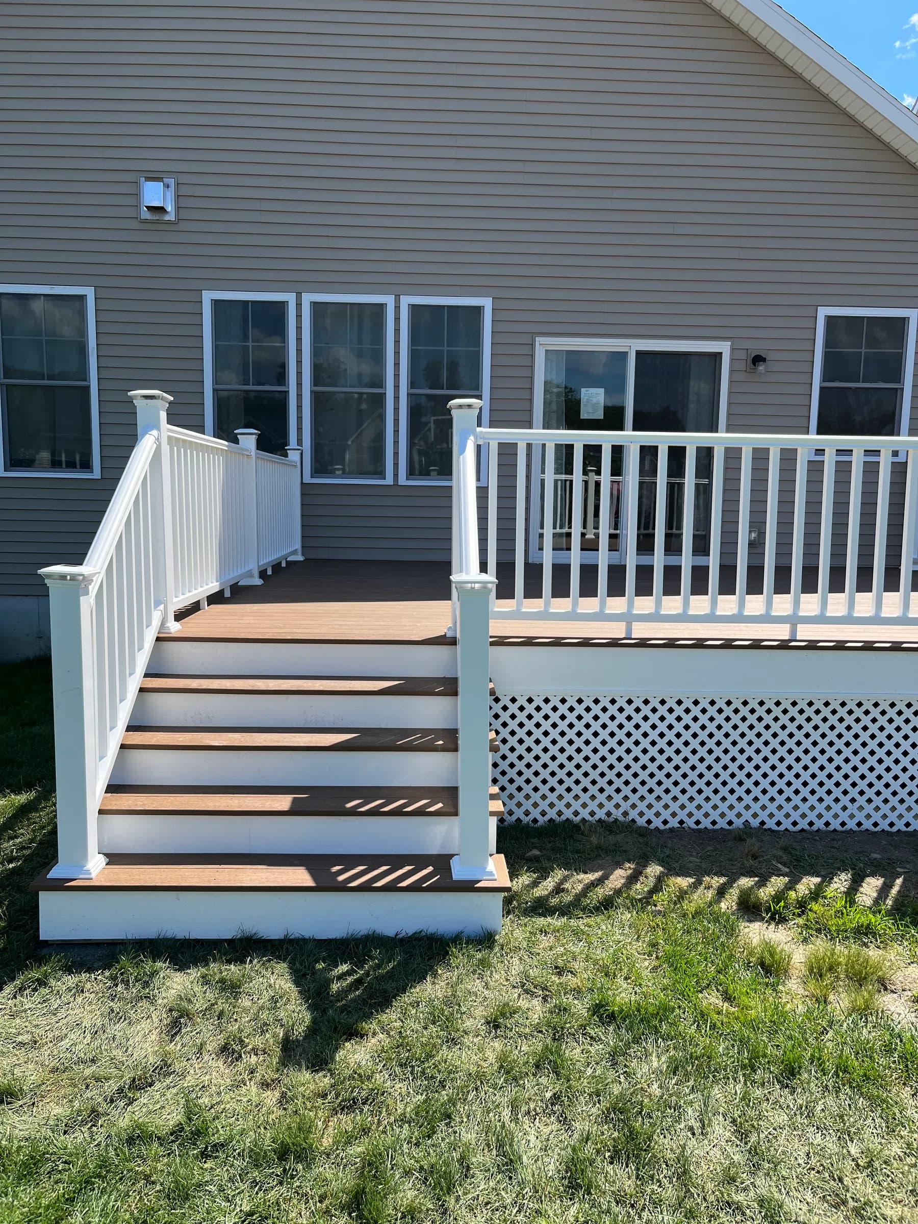Deck with small flight of stairs and composite boards